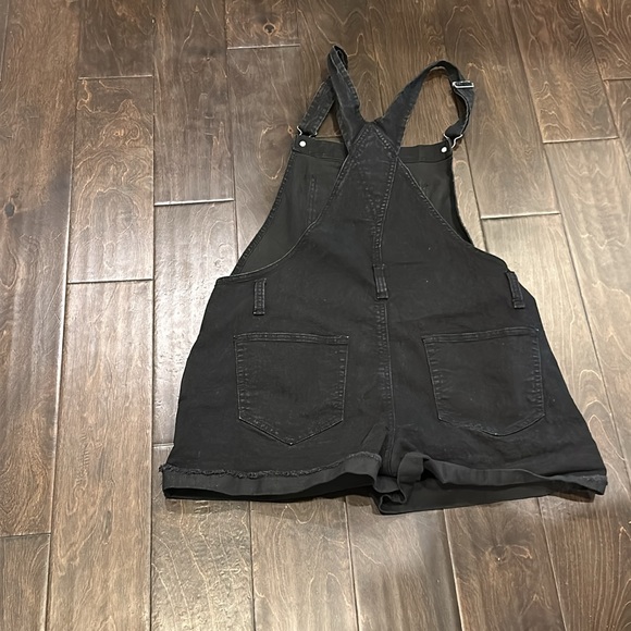 🚨 CLEARANCE ITEM! 🚨 NOBO Black Overalls/Shortalls - Picture 2 of 3